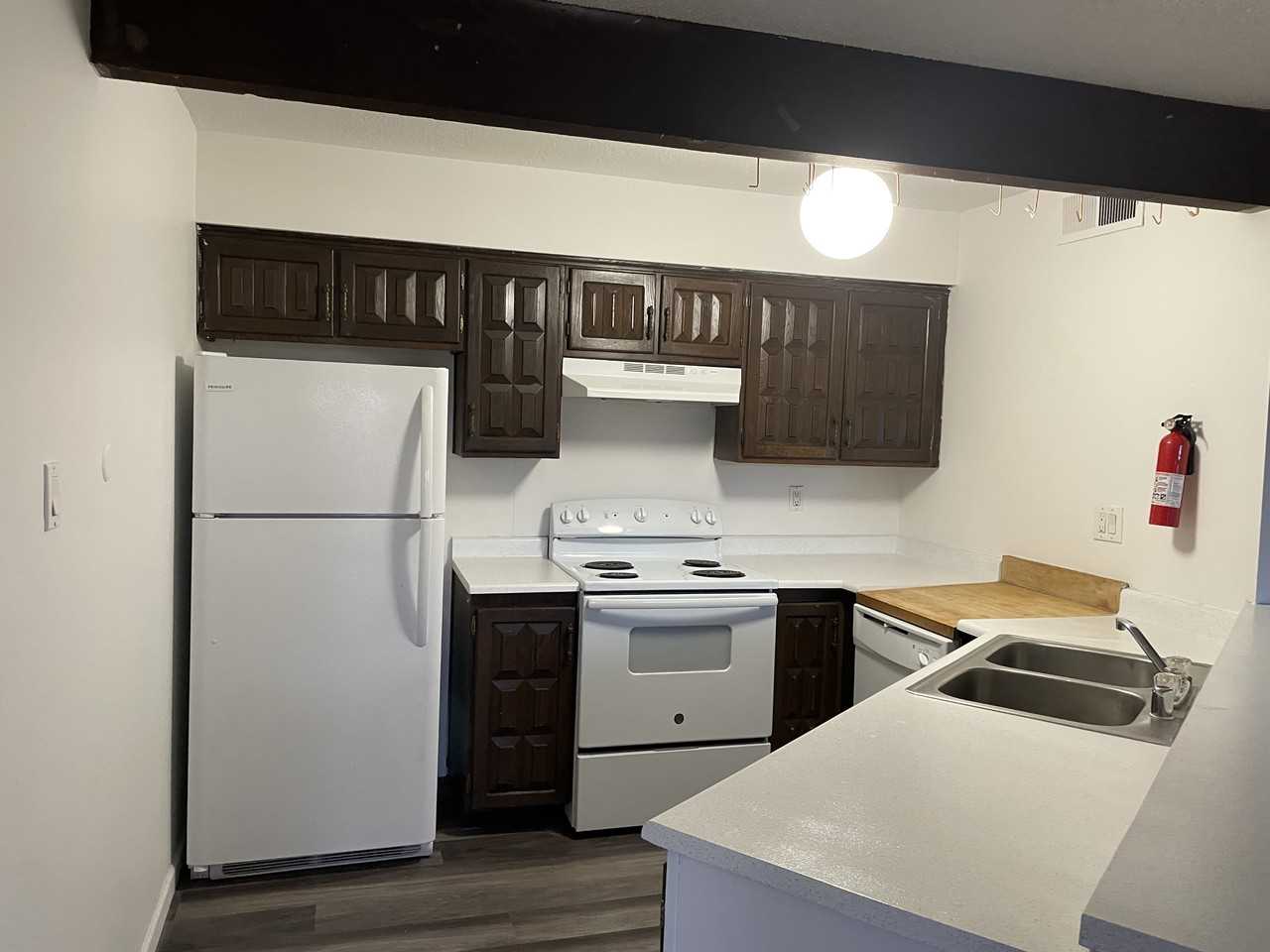 201 Manzano St Ne - Photo 6 of 37