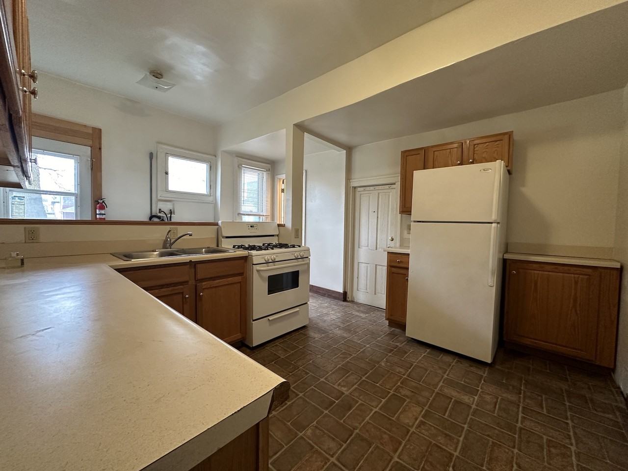 732 W Willard St - Photo 3 of 13