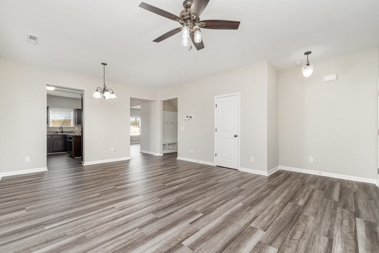 3390 Saddlebrook Dr - Photo 3 of 28