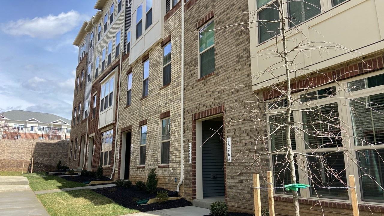 2528 Verona Pl #A - Photo 2 of 27