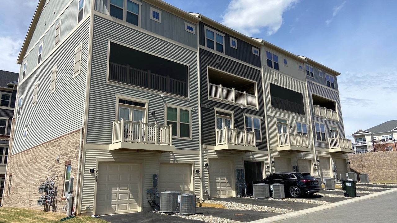 2528 Verona Pl #A - Photo 3 of 27