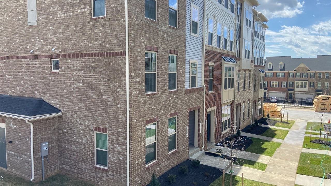 2528 Verona Pl #A - Photo 5 of 27
