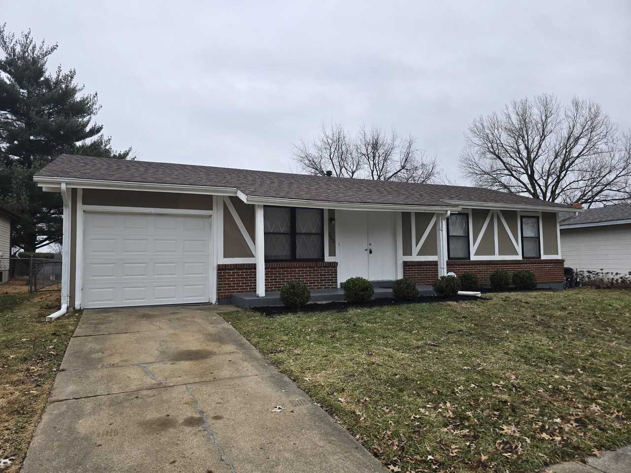 2442 Soundview Ct - Photo 2 of 20