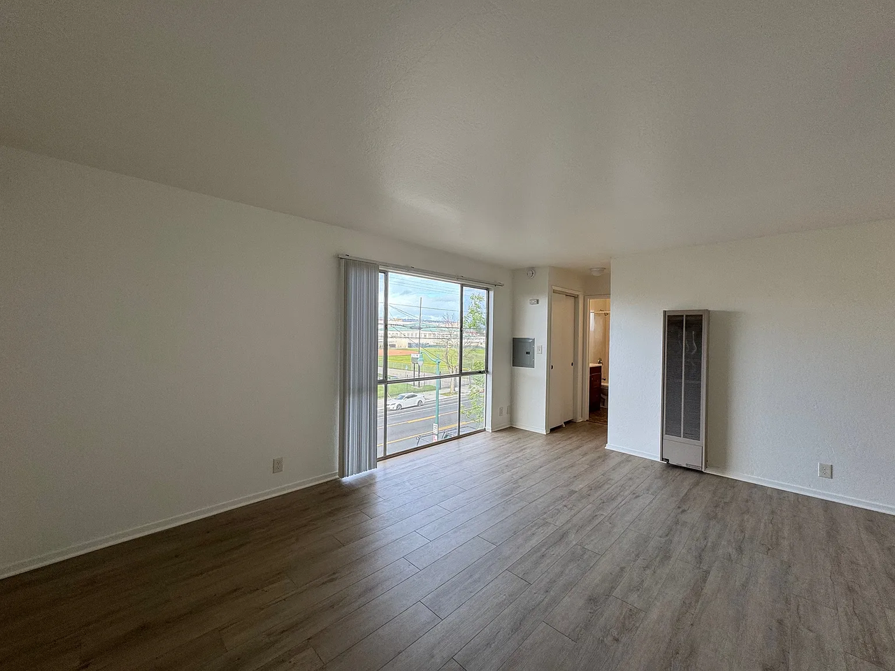 2222 Encinal Ave #I - Photo 3 of 7