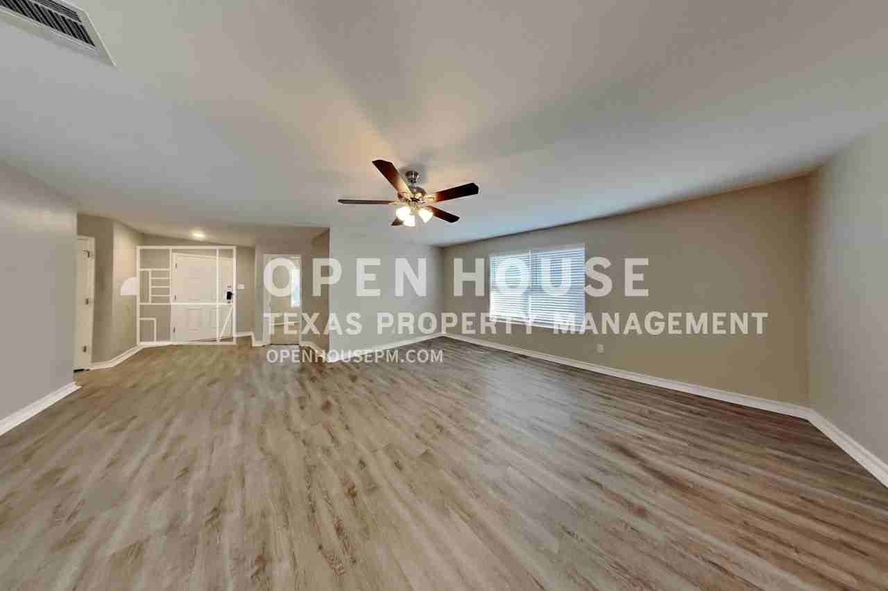 8657 Hawkview Dr - Photo 3 of 26