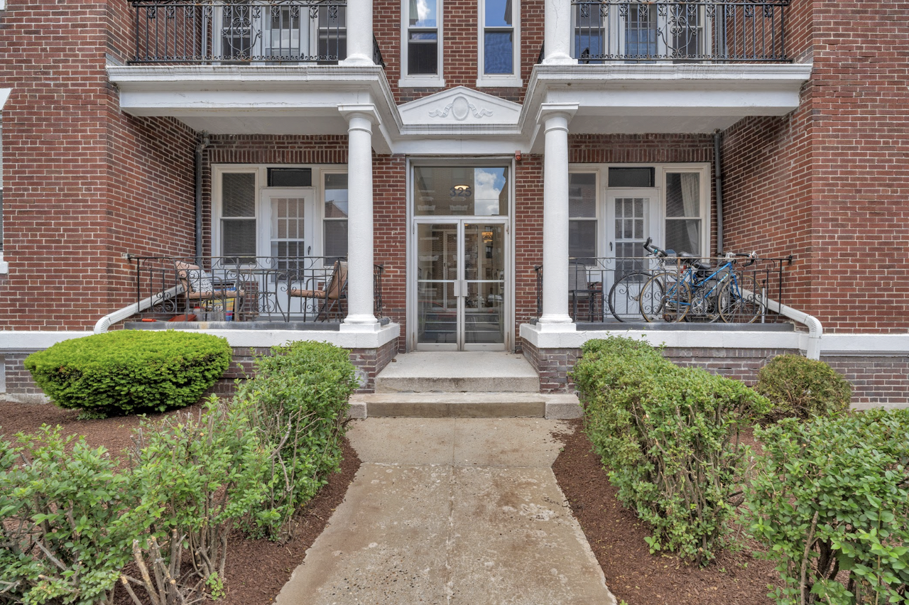 321 Summit Ave #301 - Photo 7 of 9