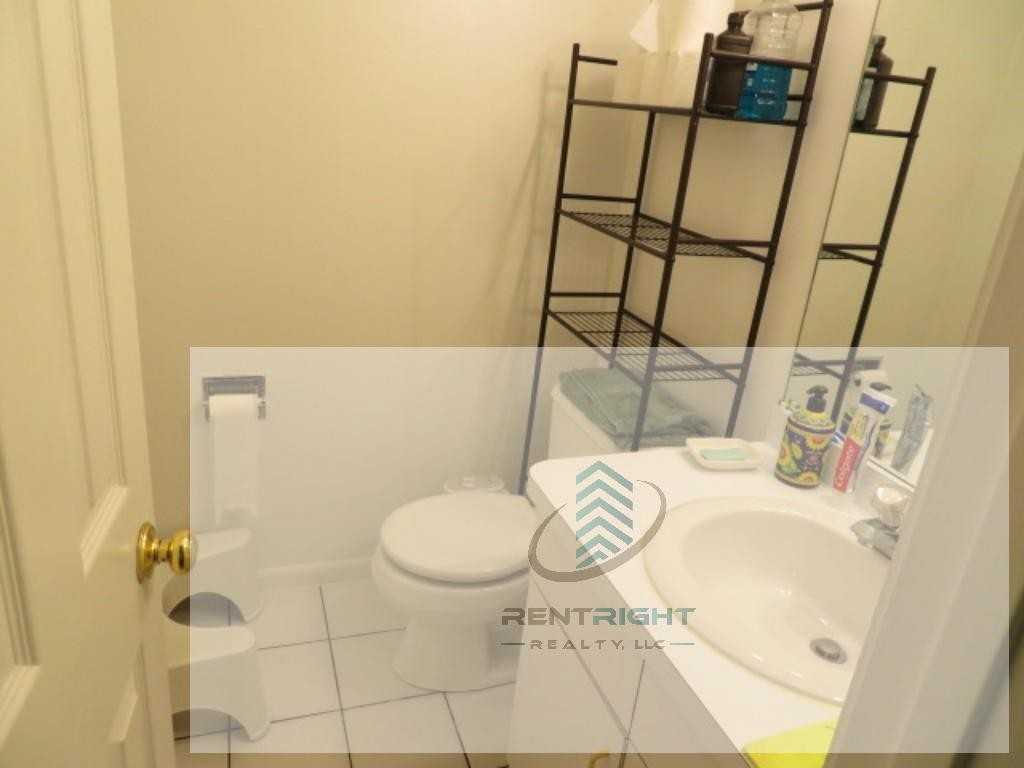 845 N Hoyne Ave #2 - Photo 4 of 15