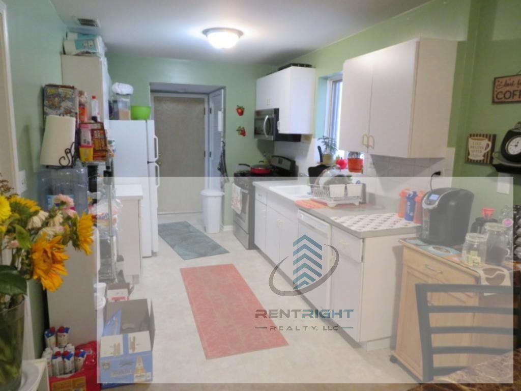 845 N Hoyne Ave #2 - Photo 6 of 15