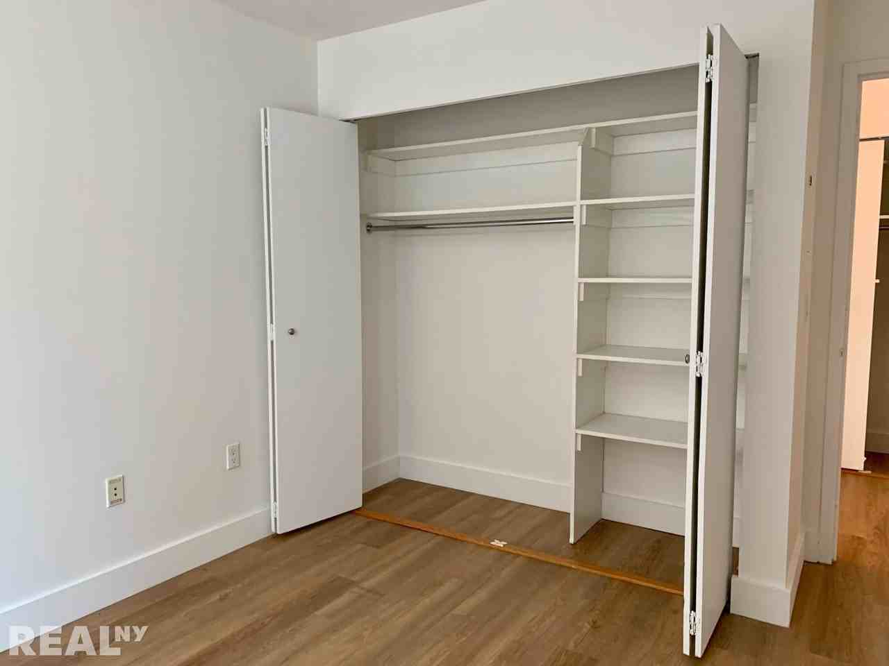 W 26th St #6E - Photo 5 of 7