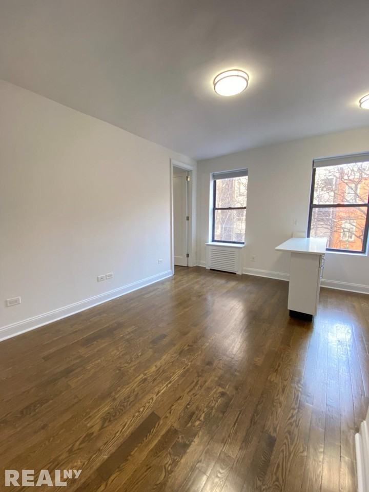 W 12th St #3A - Photo 4 of 8