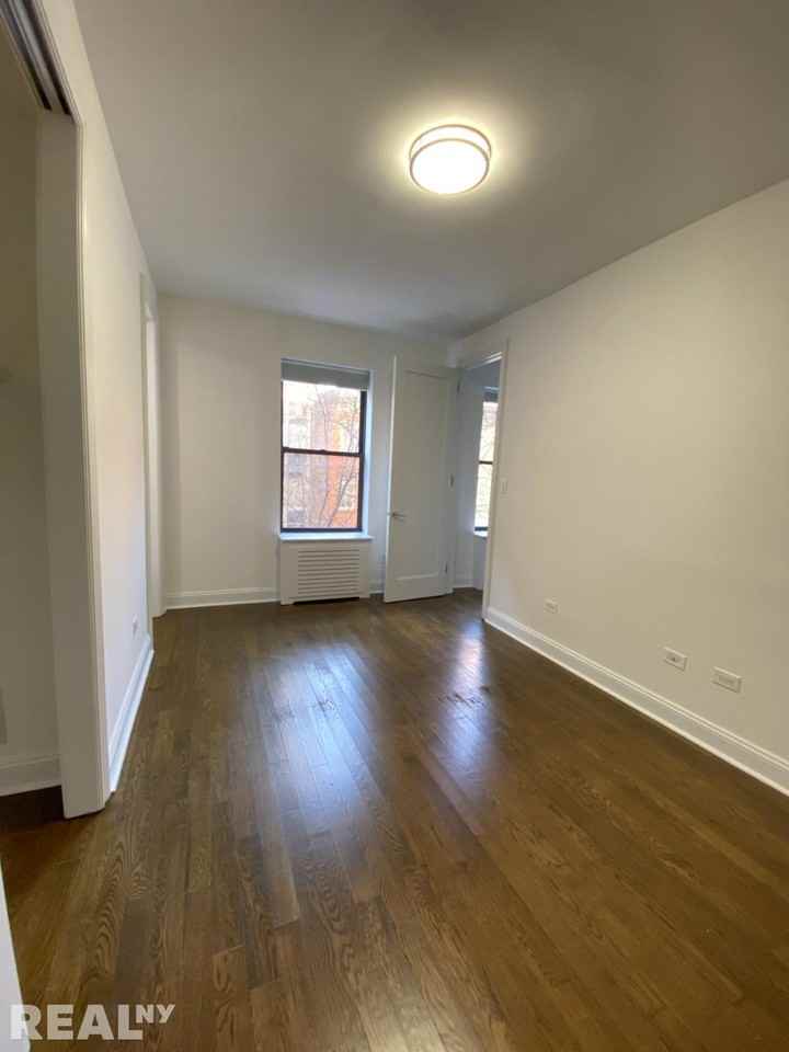 W 12th St #3A - Photo 6 of 8