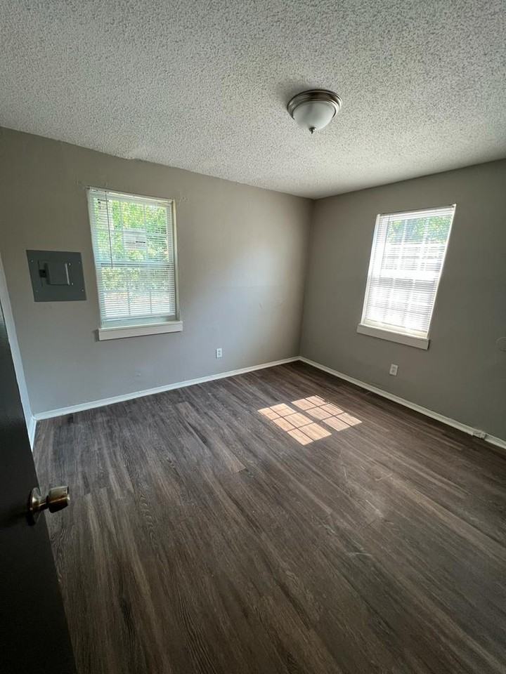 1320 Bruce Street - Photo 4 of 10