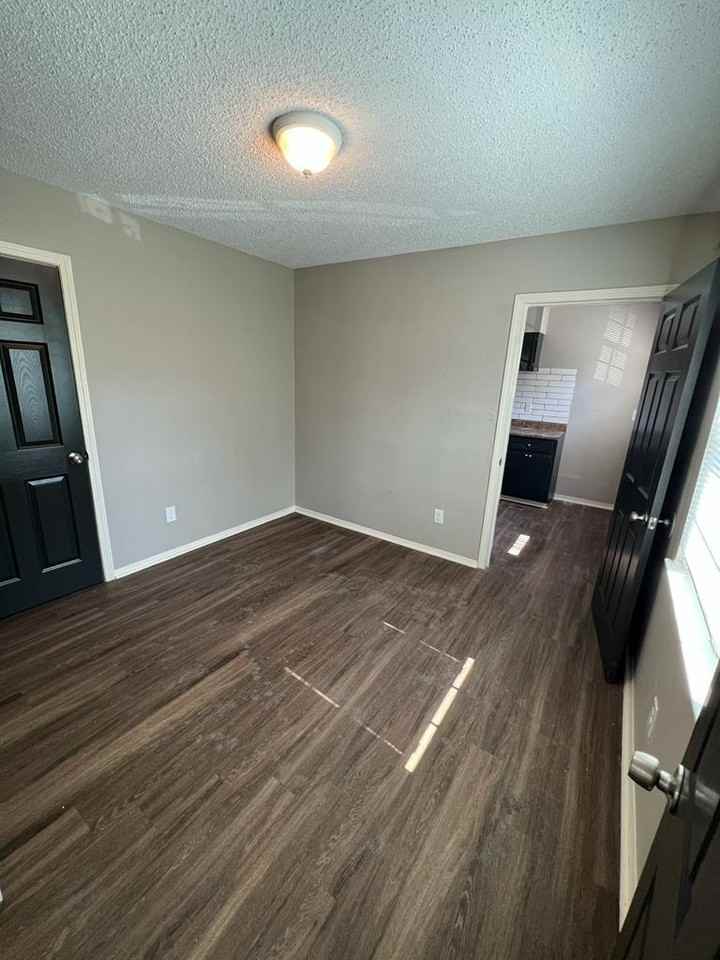 1320 Bruce Street - Photo 6 of 10