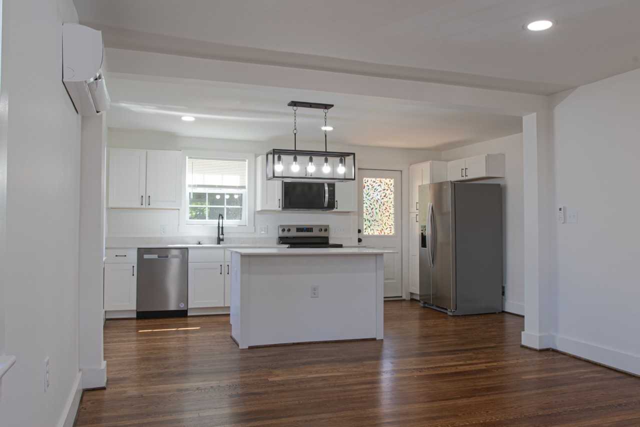 887 Pine St - Photo 2 of 17