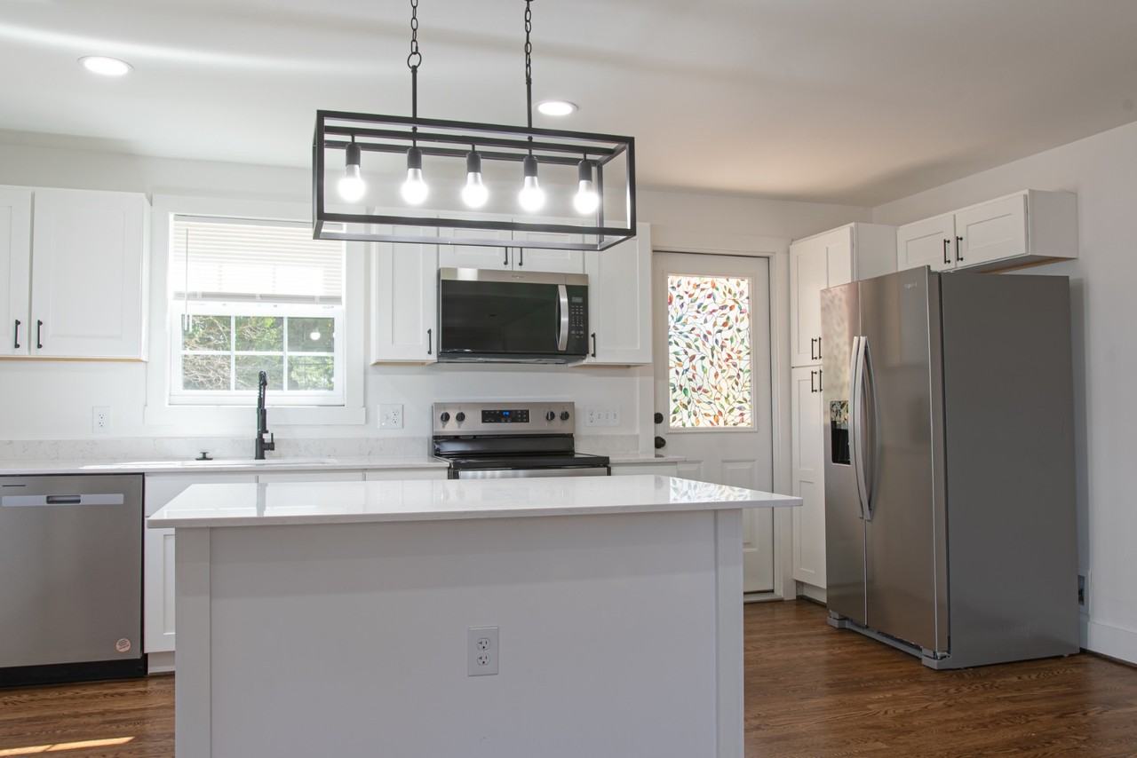 887 Pine St - Photo 6 of 17