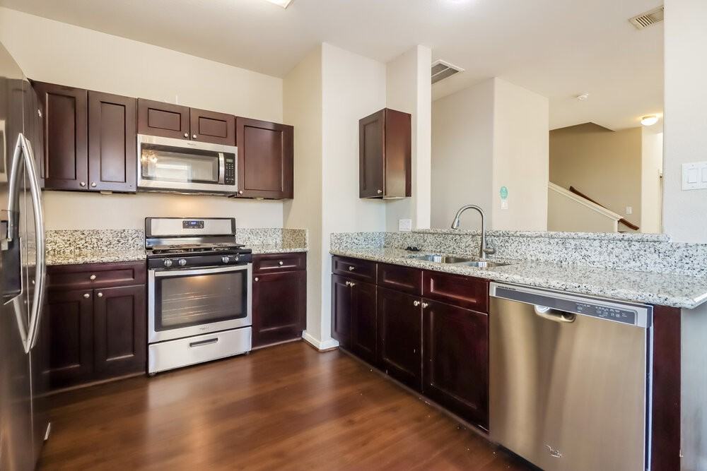 21822 Octavia Way - Photo 7 of 17