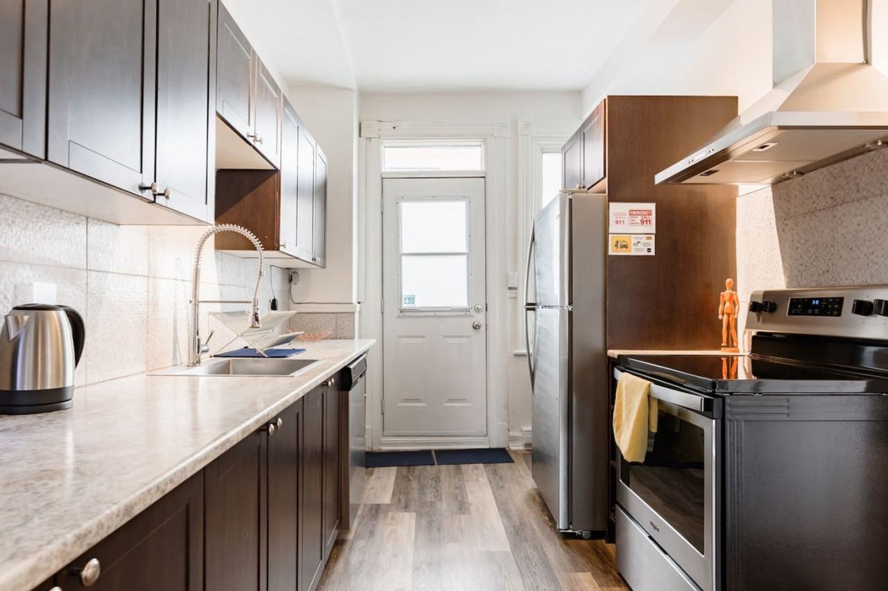 4631 Rue Ontario E #1061577P - Photo 3 of 24