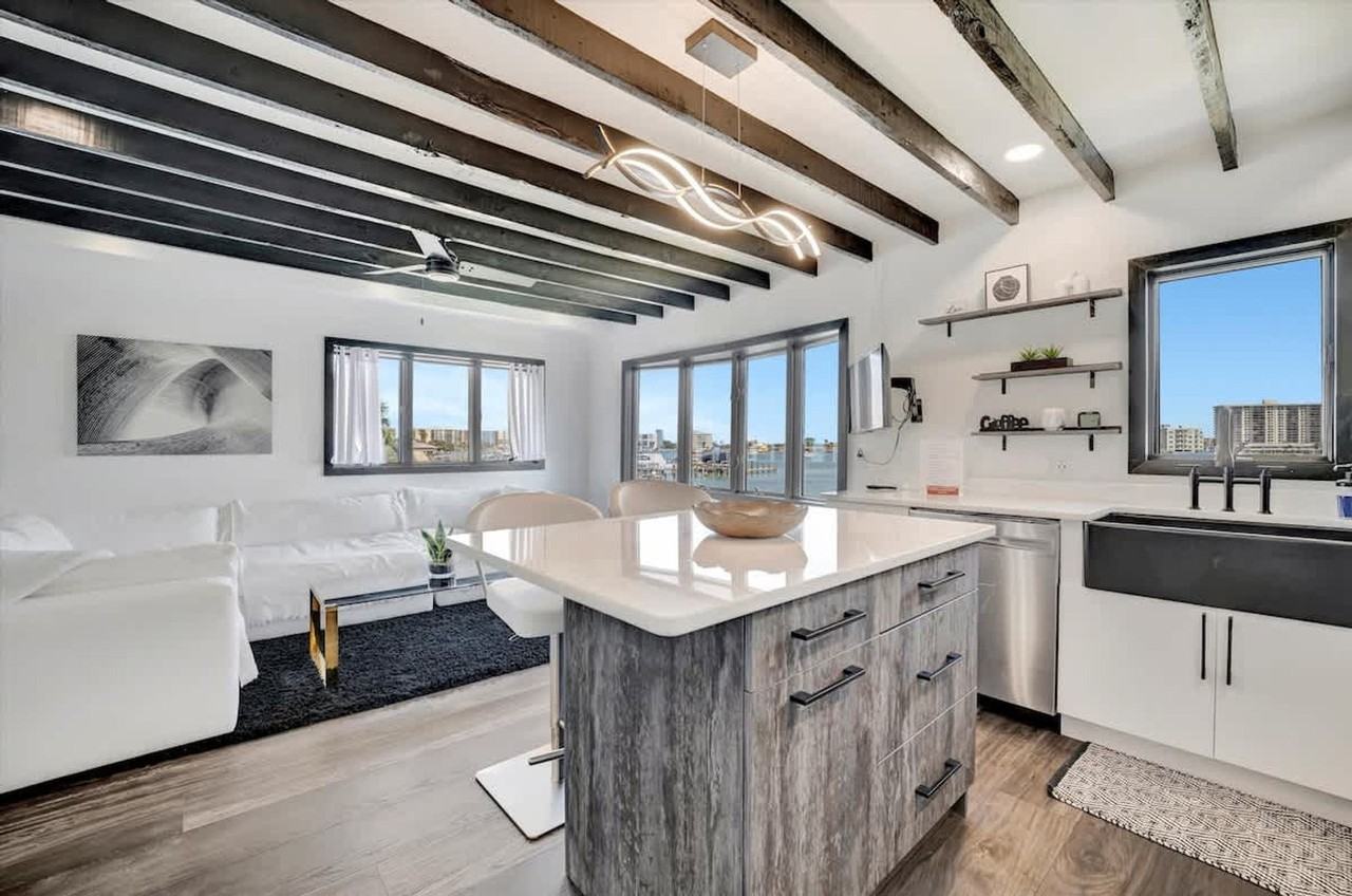 483 East Shore Drive - Photo 3 of 102