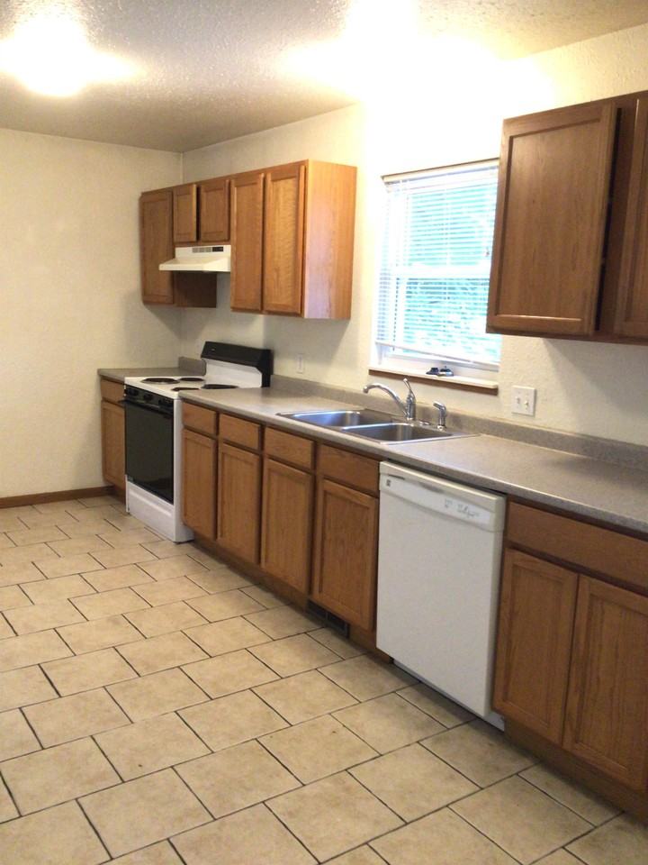 811 S Main St #A - Photo 6 of 9