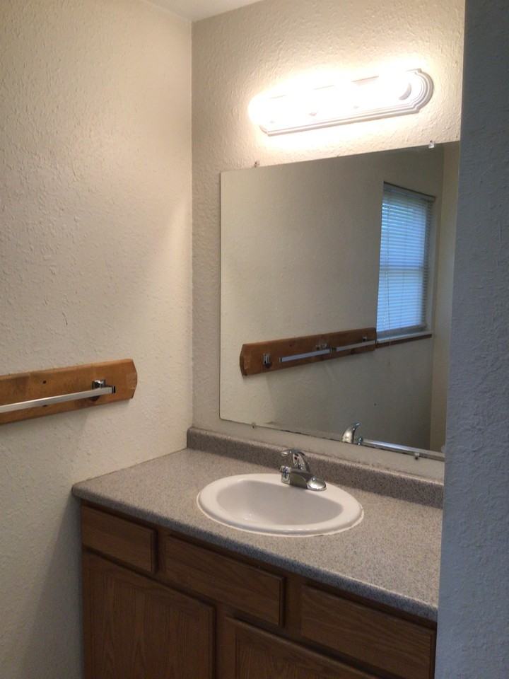 811 S Main St #A - Photo 5 of 9