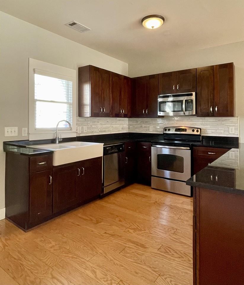 205 Copley Ln - Photo 3 of 11