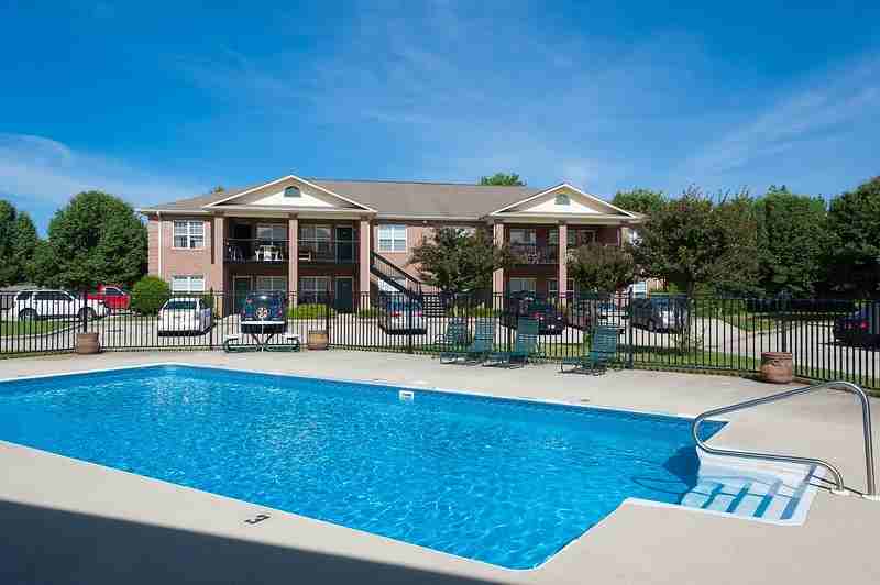 Oak Parc Apartments - Photo 2 of 4