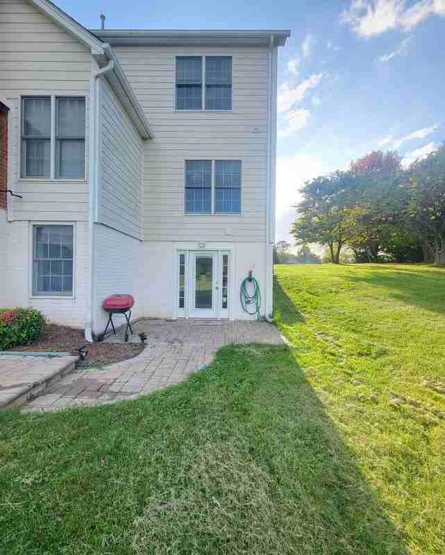 38093 Millstone Dr - Photo 2 of 11