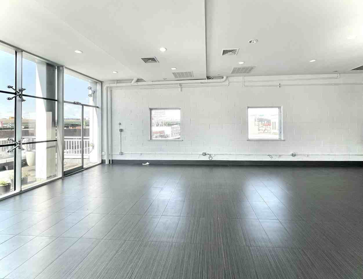 65 15th St #2F - Photo 3 of 7