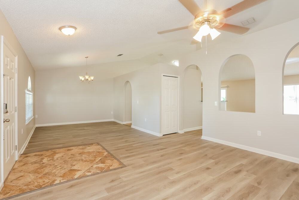 12356 Hickory Tree Ct - Photo 4 of 16