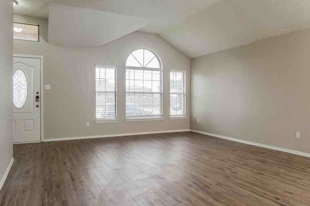 2864 Concho Trl - Photo 3 of 16