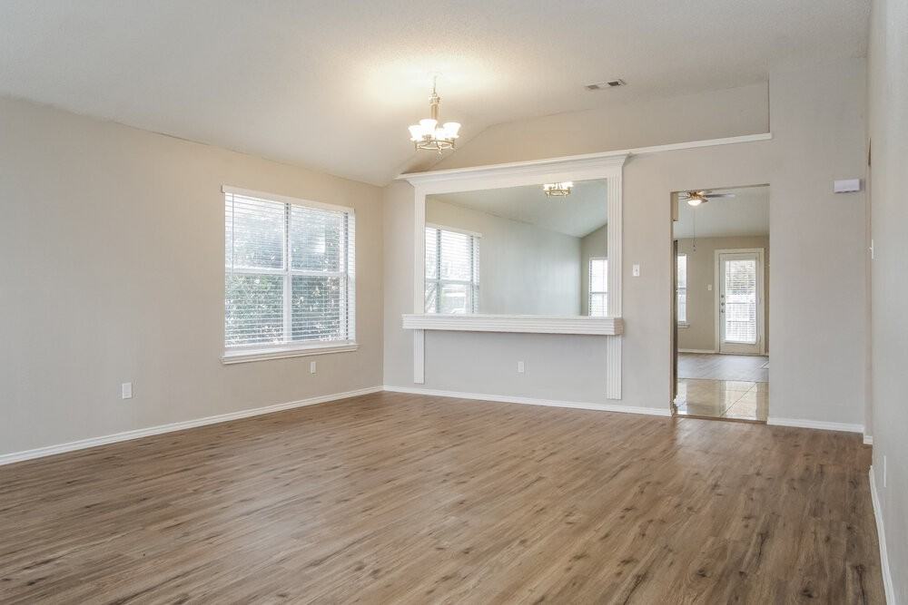 2864 Concho Trl - Photo 4 of 16