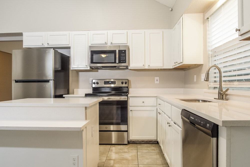 2864 Concho Trl - Photo 5 of 16
