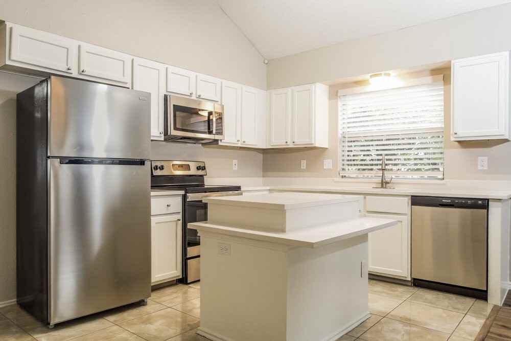 2864 Concho Trl - Photo 6 of 16