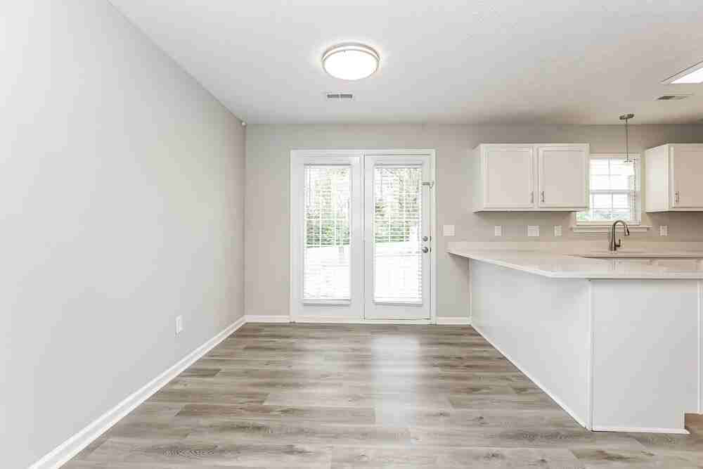 219 Gill Ct - Photo 7 of 19