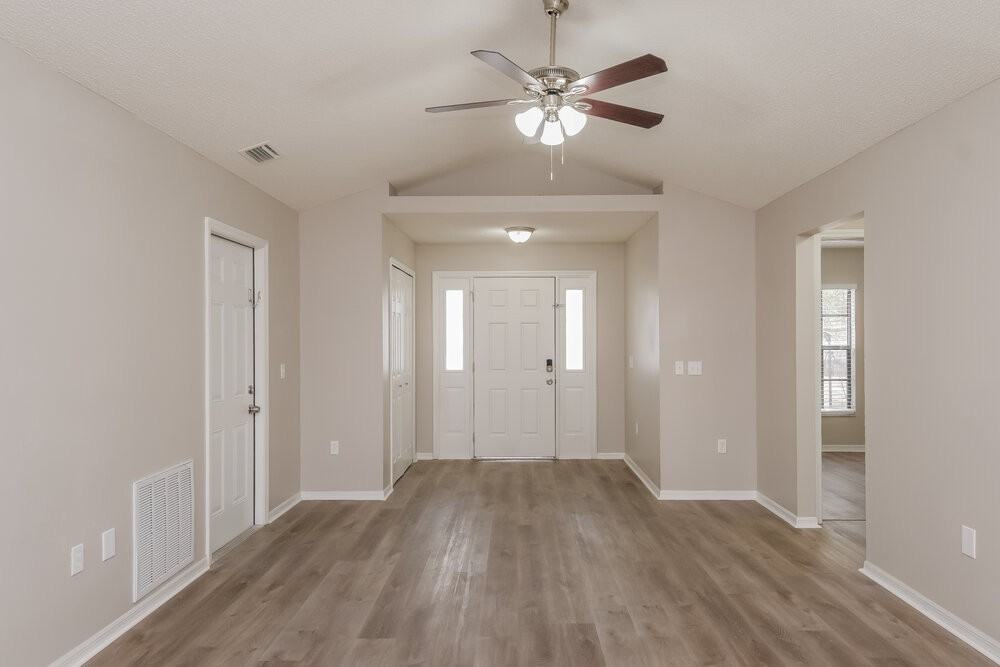 8308 Hedgeway Pl - Photo 3 of 16