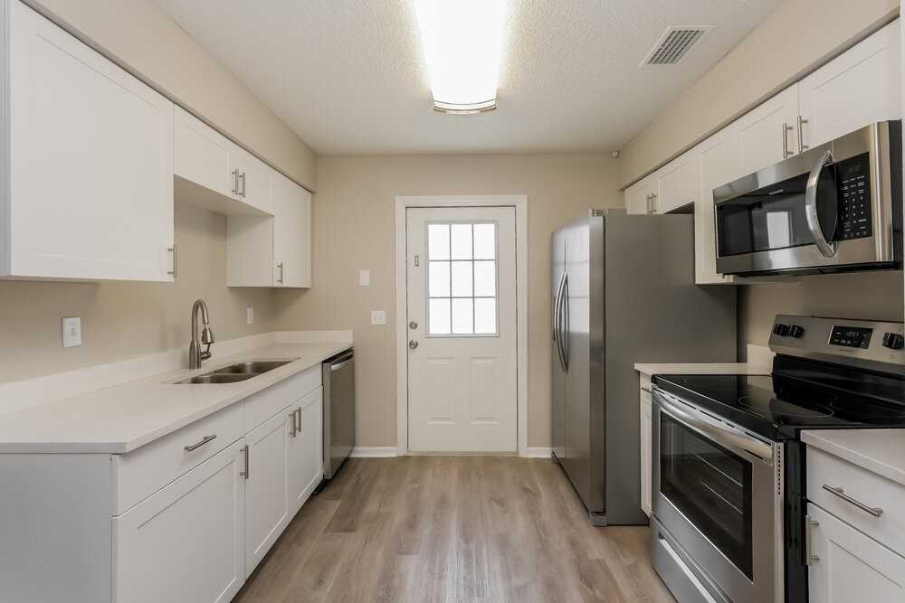 8308 Hedgeway Pl - Photo 5 of 16