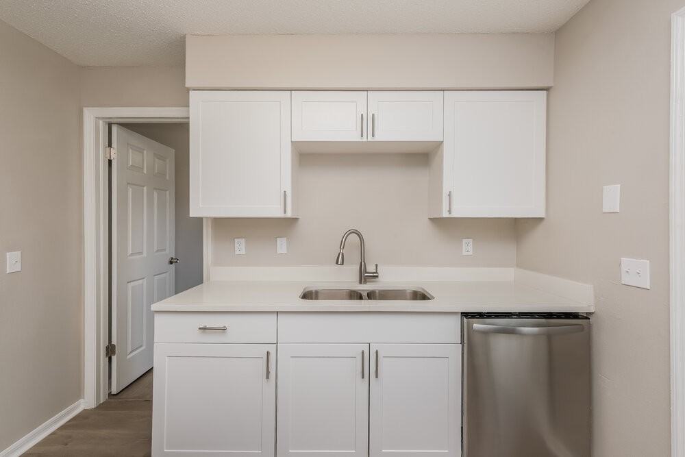 8308 Hedgeway Pl - Photo 7 of 16