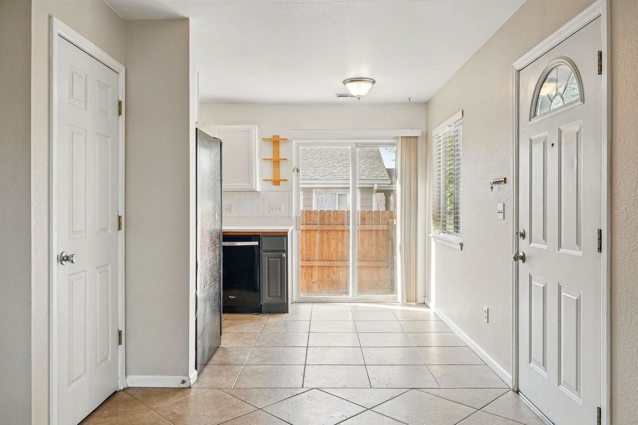 4610 Federal Blvd - Photo 3 of 29