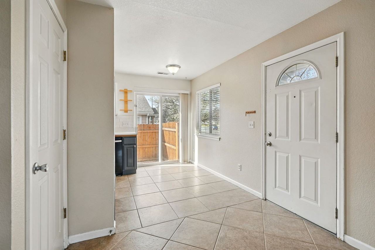 4610 Federal Blvd - Photo 4 of 29