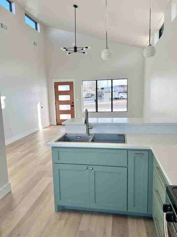 902 Nw Avenue K - Photo 3 of 8