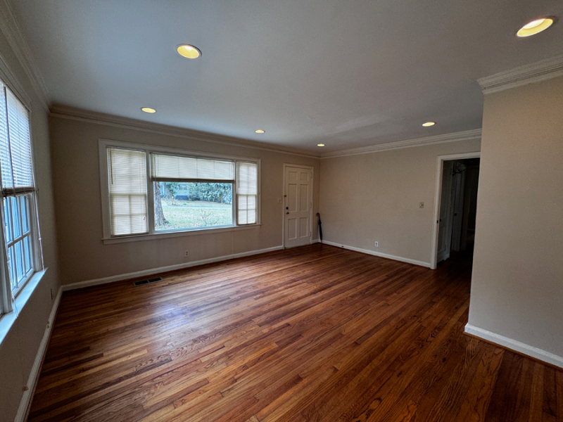 1387 Midview Dr - Photo 3 of 13