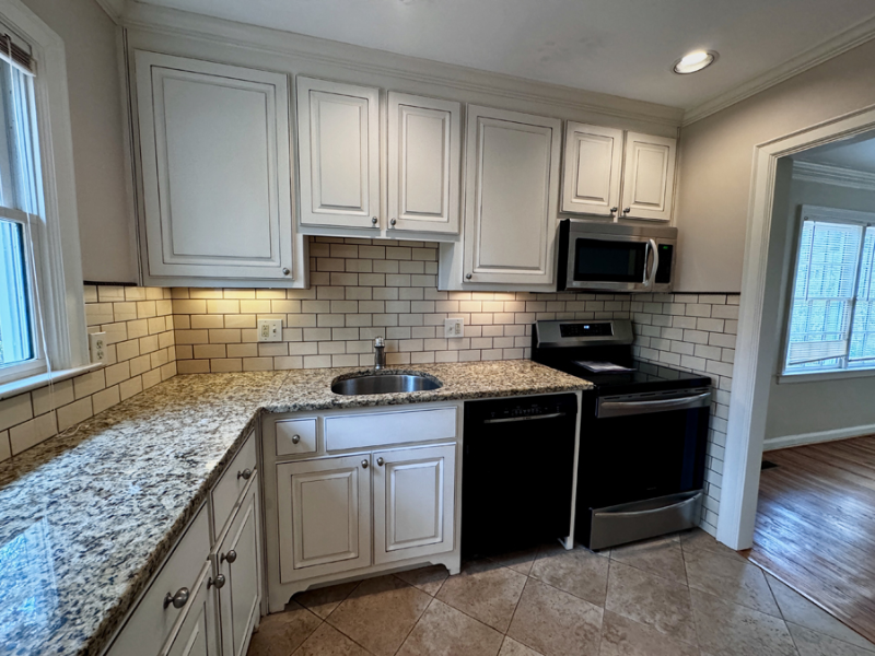 1387 Midview Dr - Photo 4 of 13