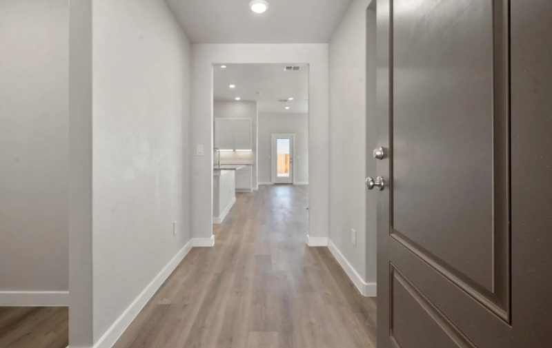 2504 Abbeville Ave - Photo 2 of 20