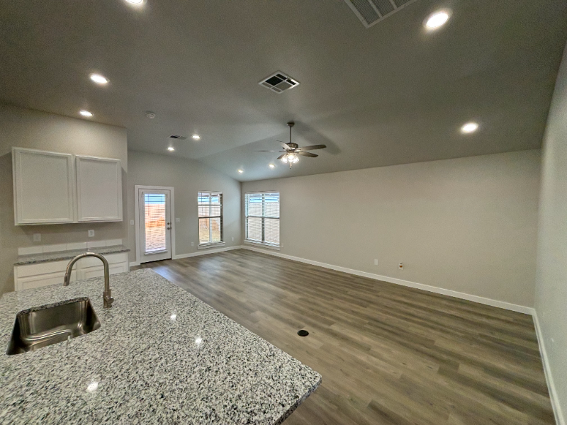 2504 Abbeville Ave - Photo 3 of 20