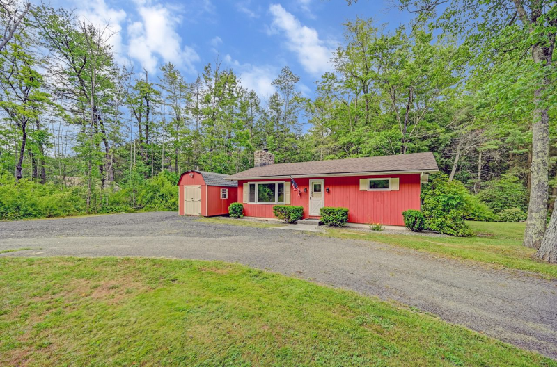 236 Merwinsburg Rd - Photo 2 of 20