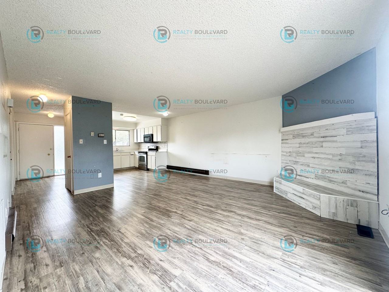 527 Smithridge Park - Photo 3 of 20