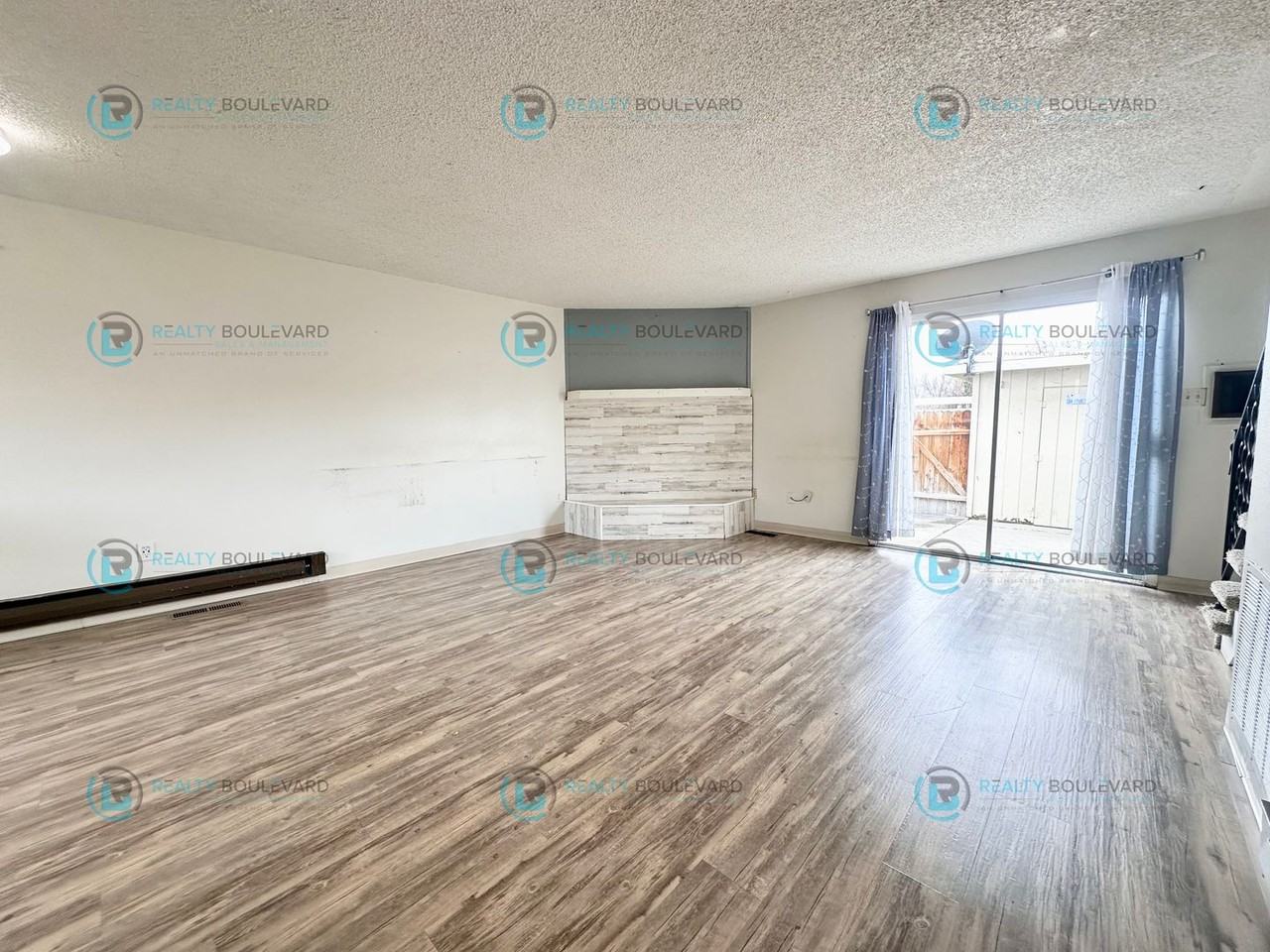 527 Smithridge Park - Photo 7 of 20