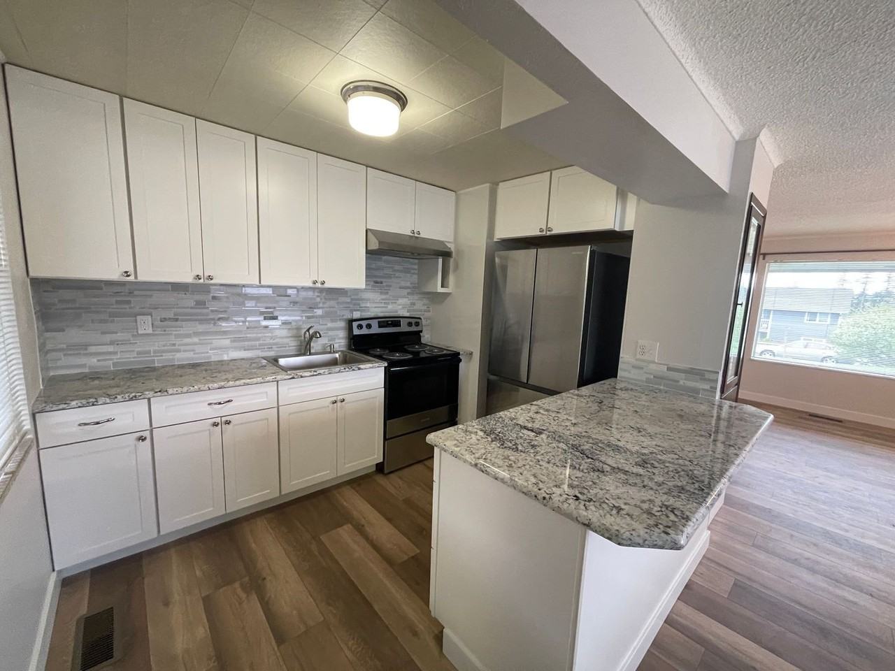 2501 Fir Ave - Photo 5 of 24