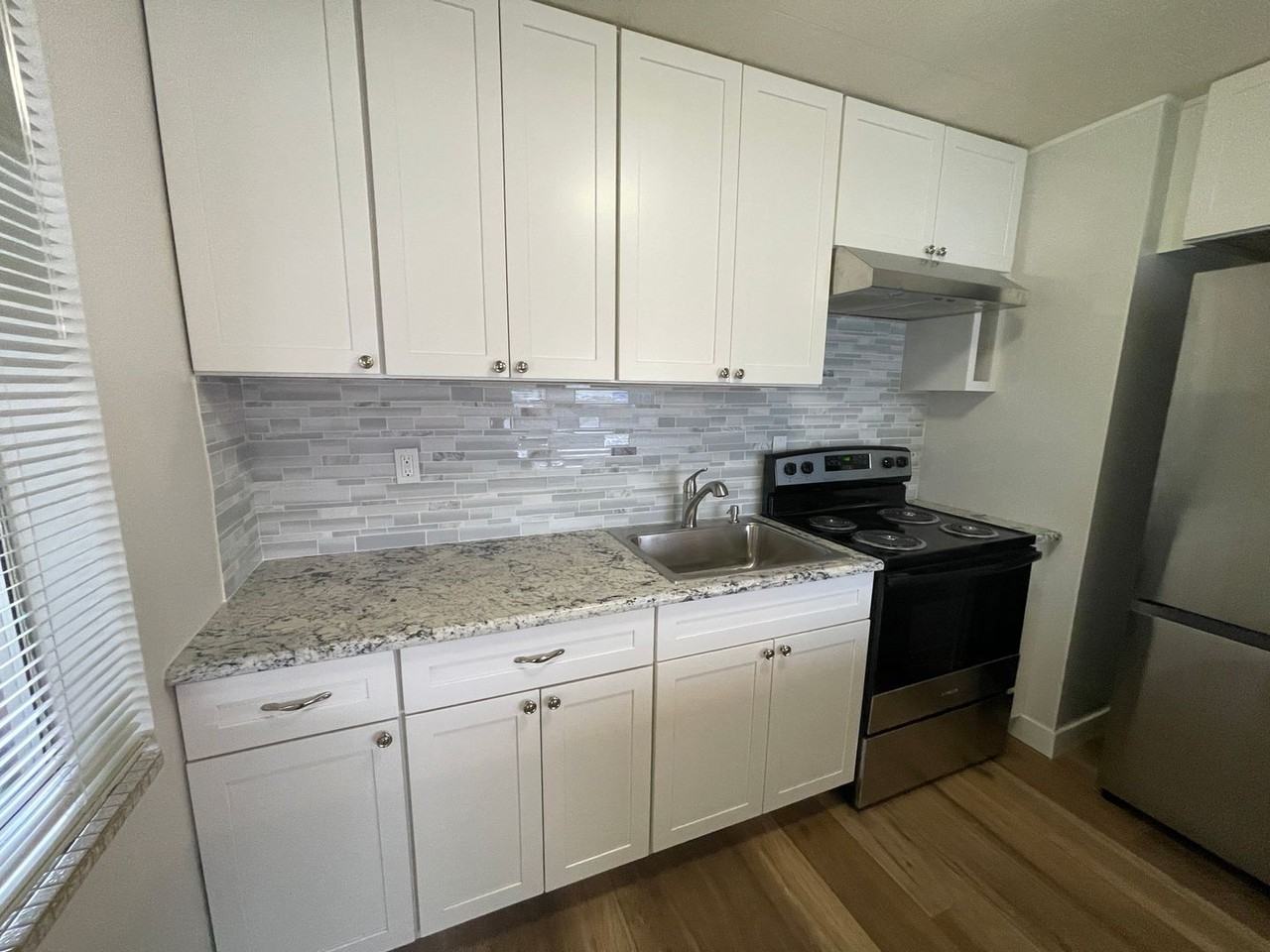 2501 Fir Ave - Photo 6 of 24