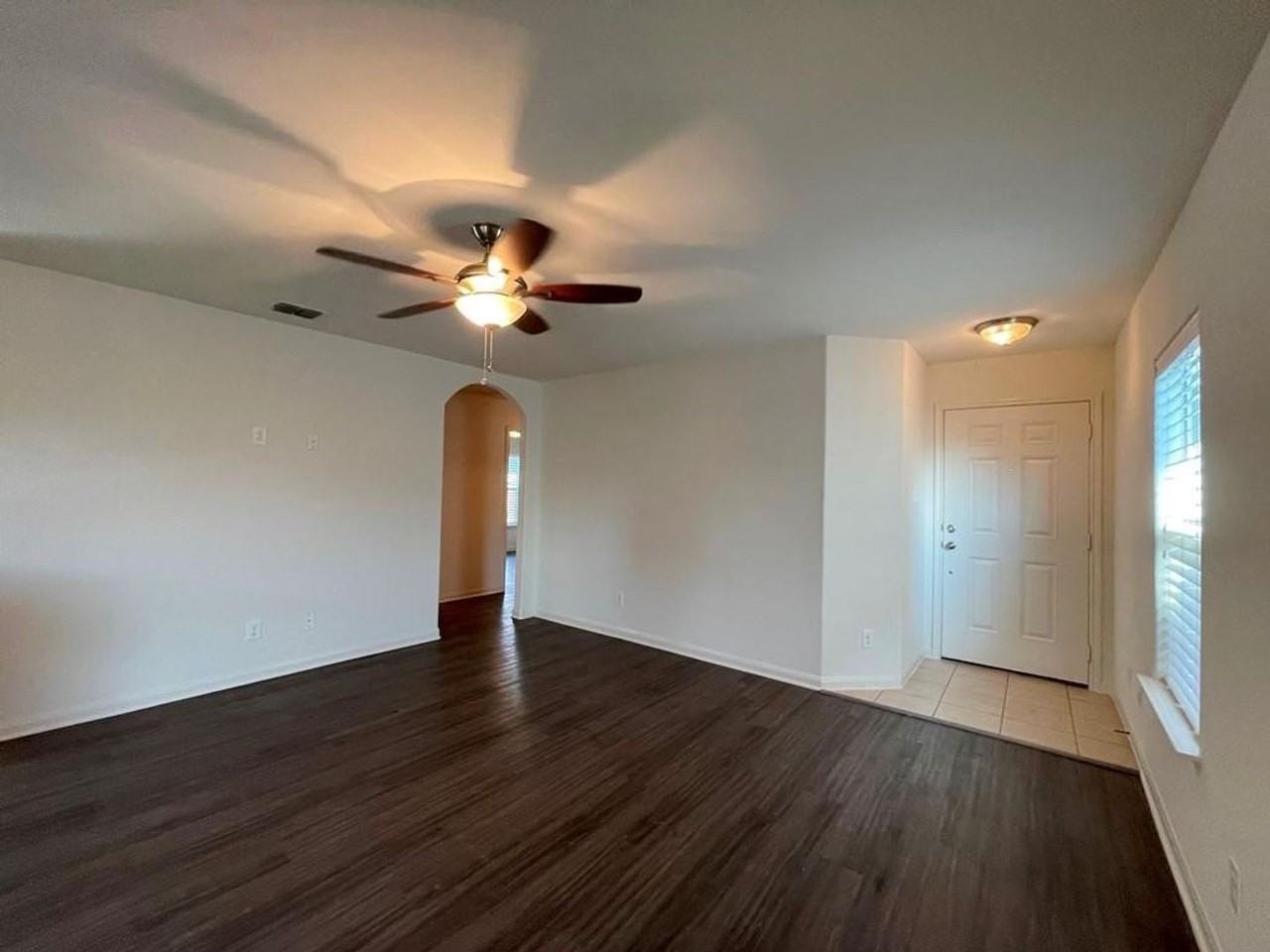 113 Robertson Ln - Photo 4 of 40